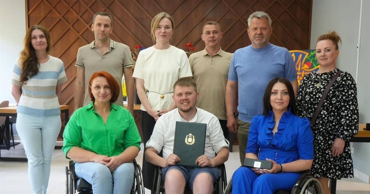 «Ми будуємо нову та сучасну країну»: У Бучі впроваджують стратегію безбарʼєрності