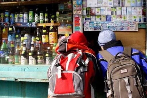 Поліція закликає до спільної боротьби з продажем підліткам тютюну та алкоголю 