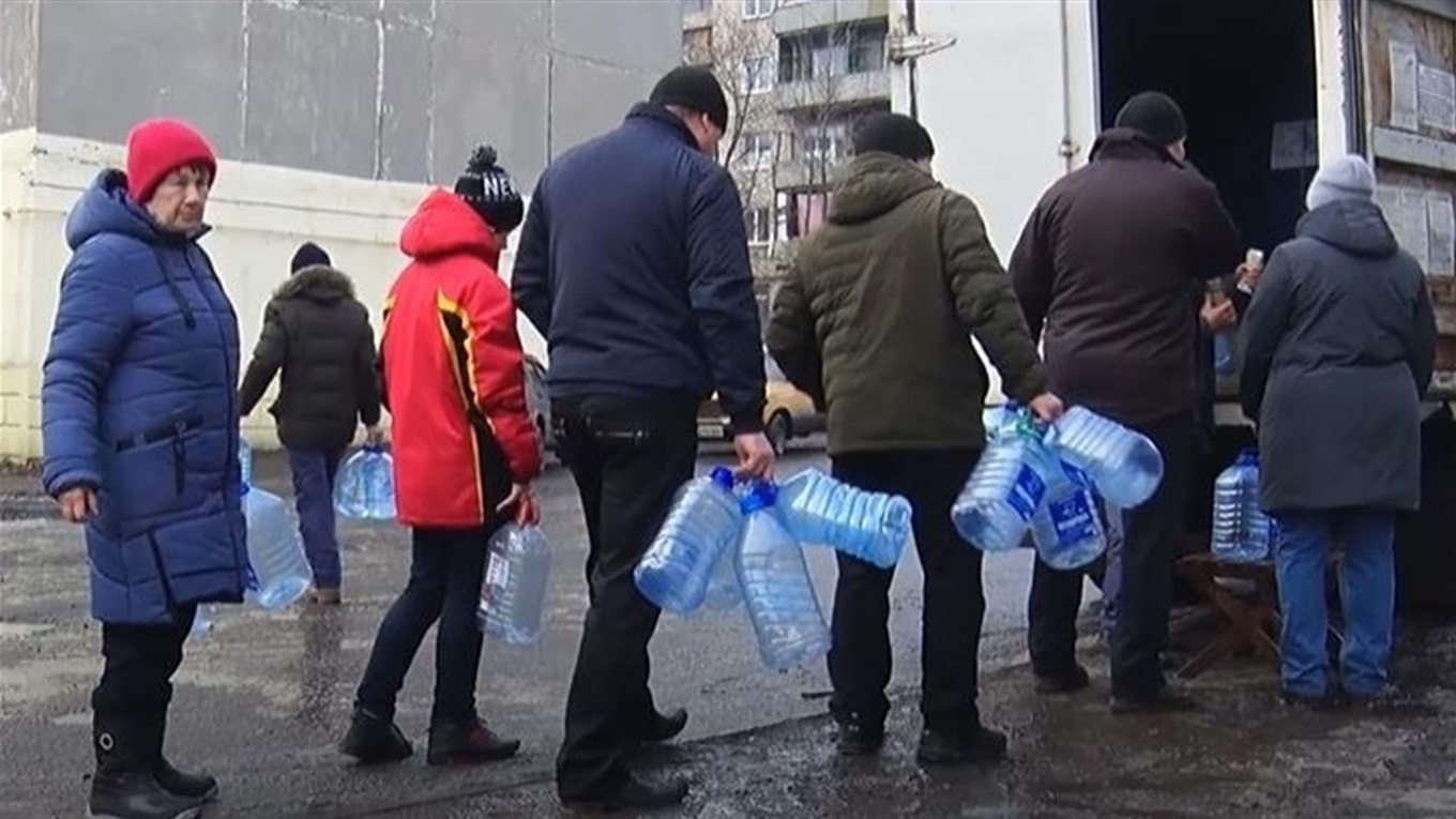 Як живуть люди без води у Золотому. Ціна питання 75 млн євро, щоб забезпечити Луганщину водою
