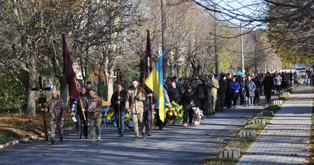 Селище цукроварів, що на Чортківщині, провело в останню путь полеглого односельця Лося Олексія