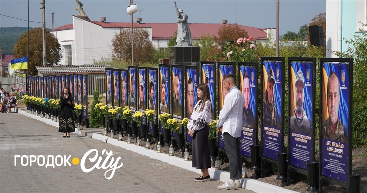 Навіки у наших серцях. У Сатанові відкрили Алею пам’яті загиблих Героїв