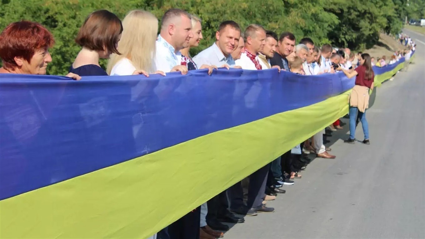 У Хмельницькому підняли найбільший Державний Прапор в області