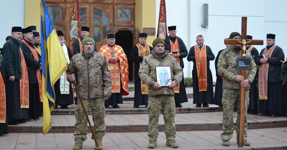 В останньому подиху: у рідний Чортків повернувся захисник Брик Леонід – «на щиті»