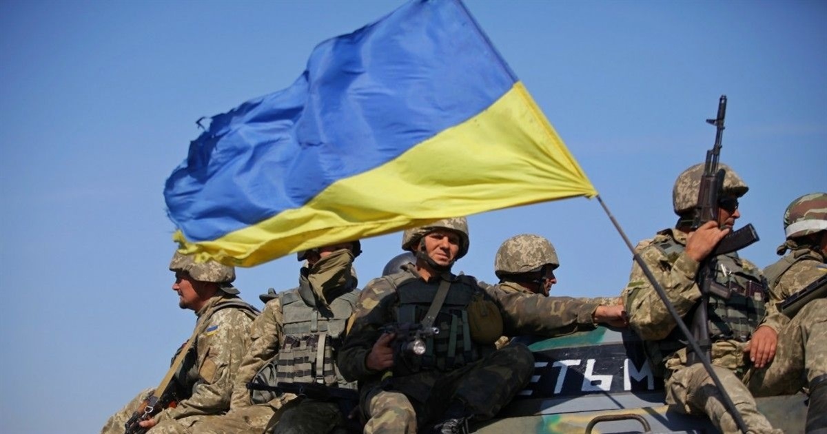 Міська рада закликає звягелян подарувати прапор захисникам: деталі про акцію