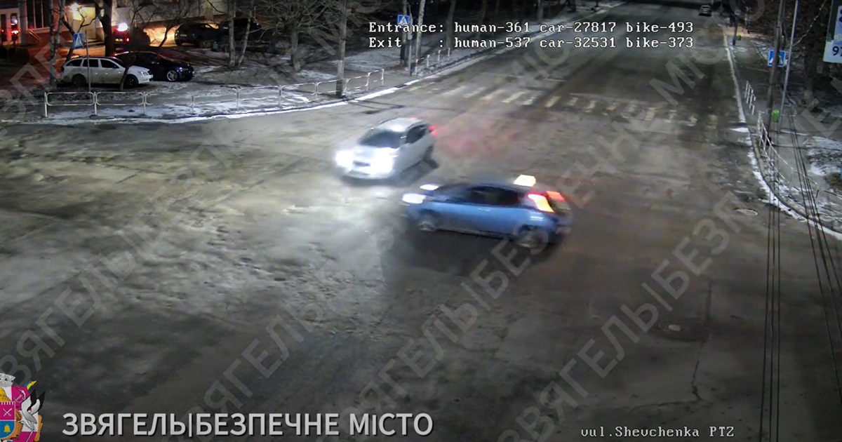 У Звягелі сталося ДТП за участі таксі: зіткнення зафіксувала система "Безпечне місто"