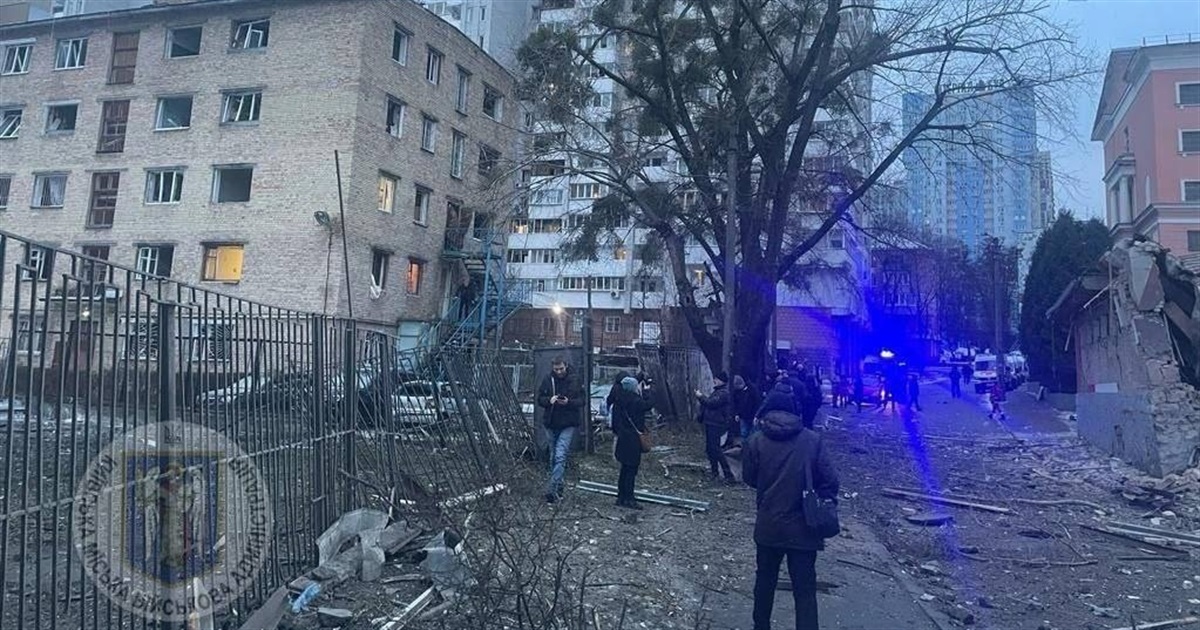 Ракетна атака на Україну: у Києві й Харкові вибухи, є загибла, постраждалі, зруйновані будівлі