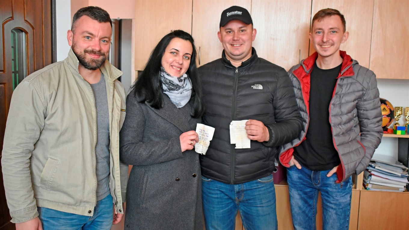 «Все, що написали в записках, – збулося!»: через 8 років знайшли знахідку в міському парку