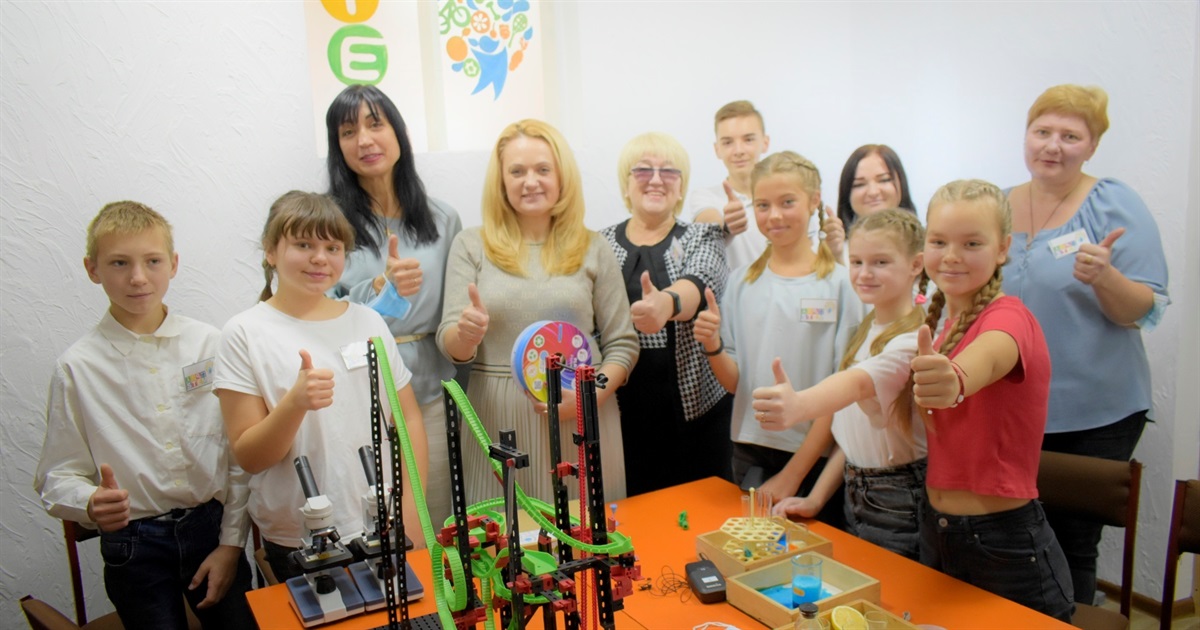 У школі №3 відкрили сучасну STEM-лабораторію: діти друкують вироби на 3D принтері
