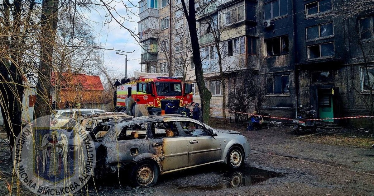 Росіяни завдали потужного ракетного удару по Києву: внаслідок атаки постраждали люди