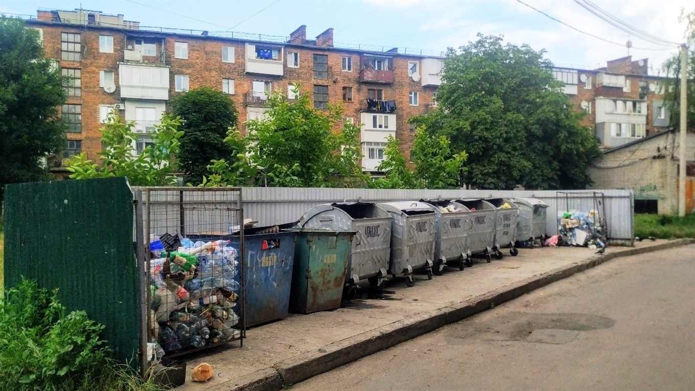 Рахунок один, а послуги – дві. Як гроші за утримання житла не відправити на вивезення сміття