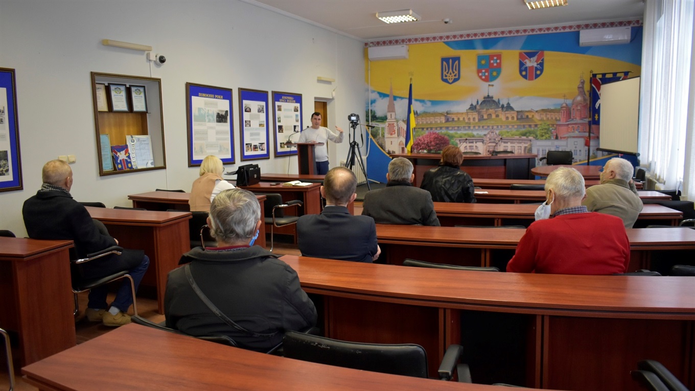 Чому ми платимо за газ двома платіжками: відео зустрічі з начальником газового господарства