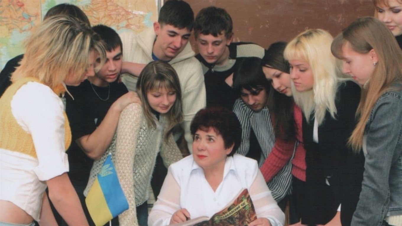 Полстолетия отдавала сердце детям: история педагога с большой буквы Елены Новгородской