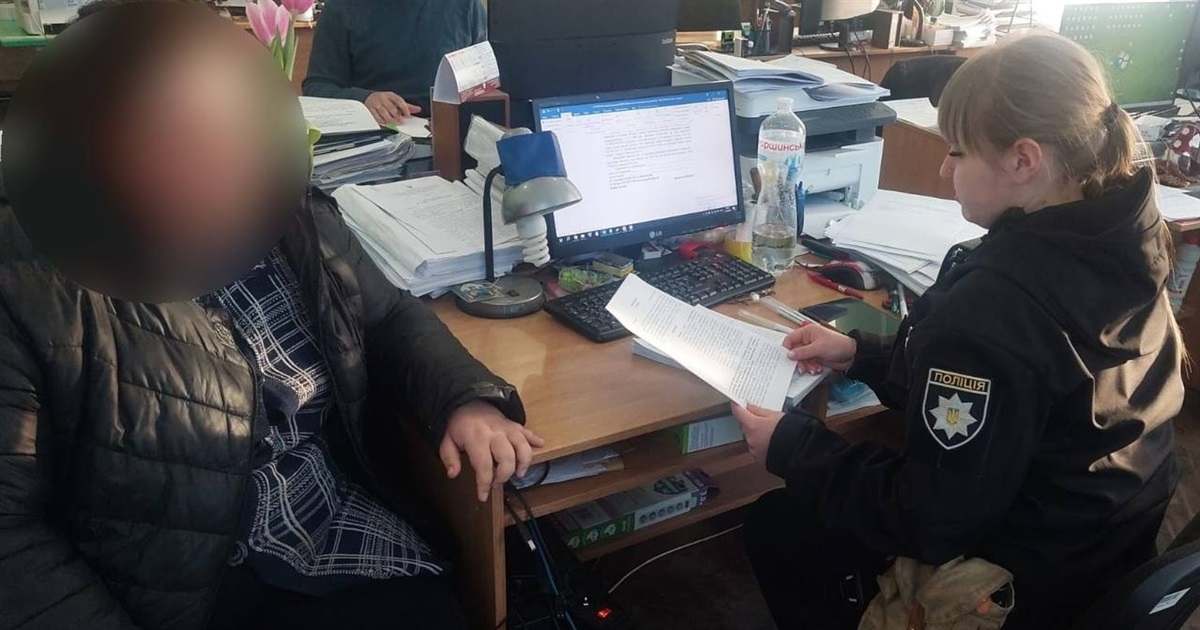 В Білопіллі жінка била ножем та поліном сусідську дитину: поліція розслідує обставини події