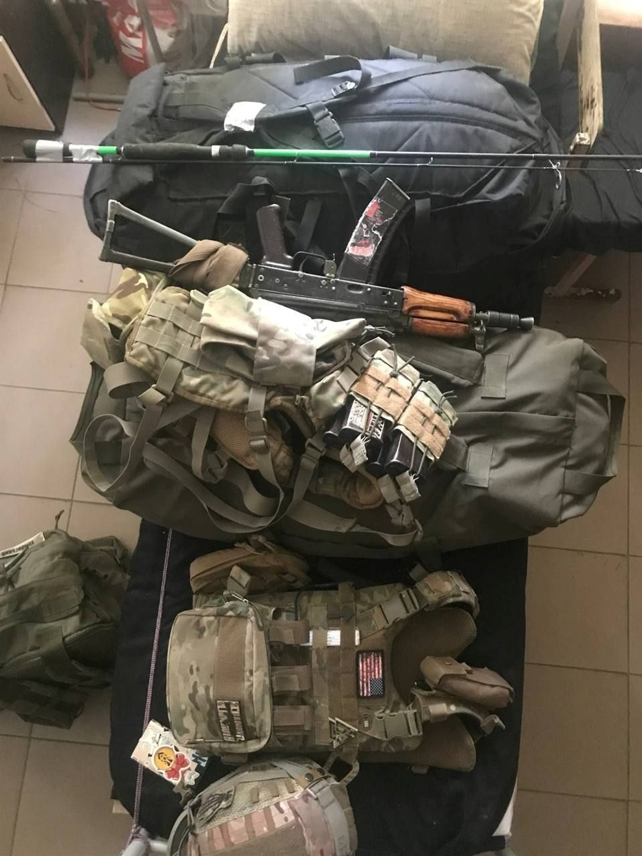 Зброя і спінінг були головними у спорядженні Богдана