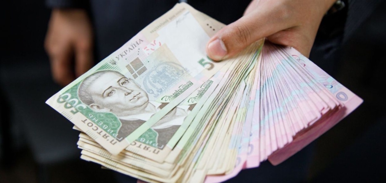 Гроші за послуги. Ілюстративне фото