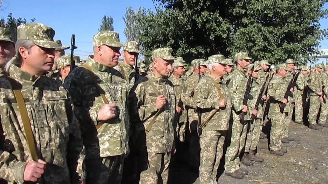 Якщо людина обмежено придатна, вона може виконувати у війську інші завдання, не пов'язані з бойовими діями