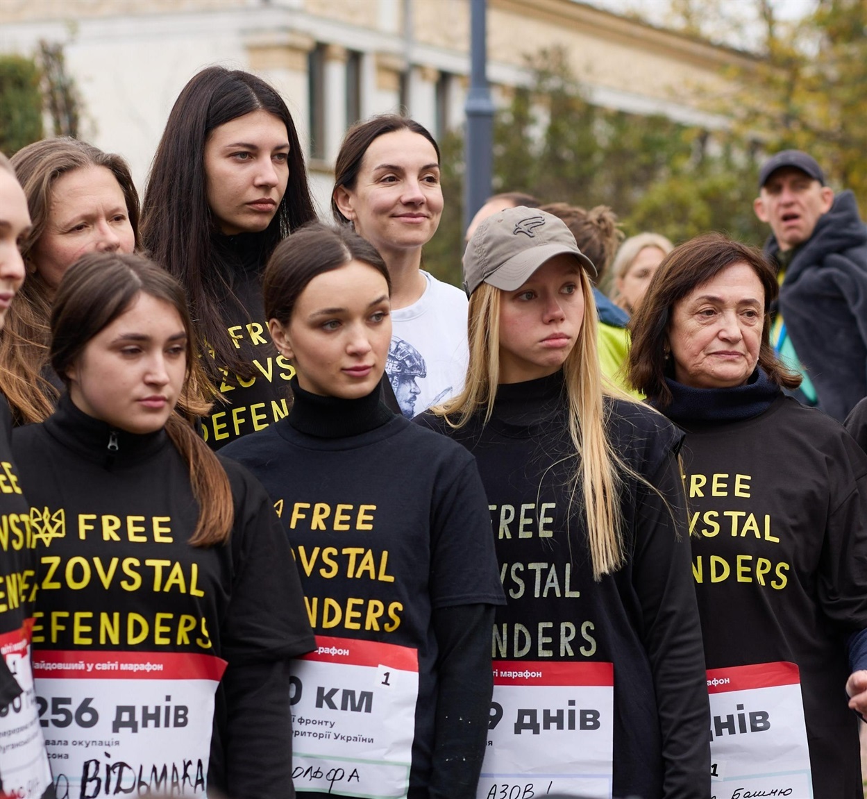 Діана (зліва) бігла за свого нареченого. Окупанти засудили його до 29 років ув'язнення