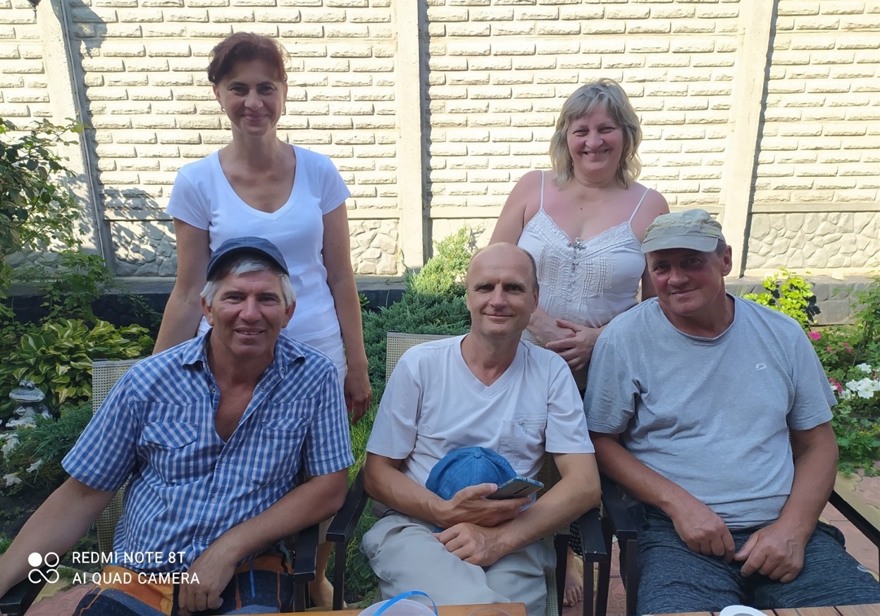Остап Михайлович з дружиною та друзями