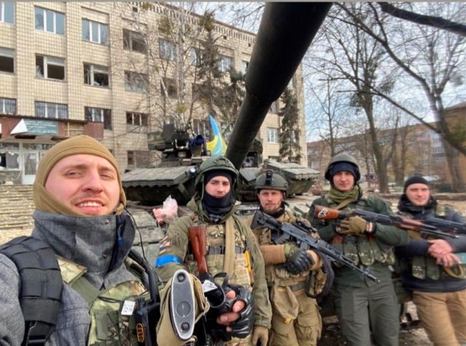 Сергій Смірнов разом зі своїми бойовими побратимами