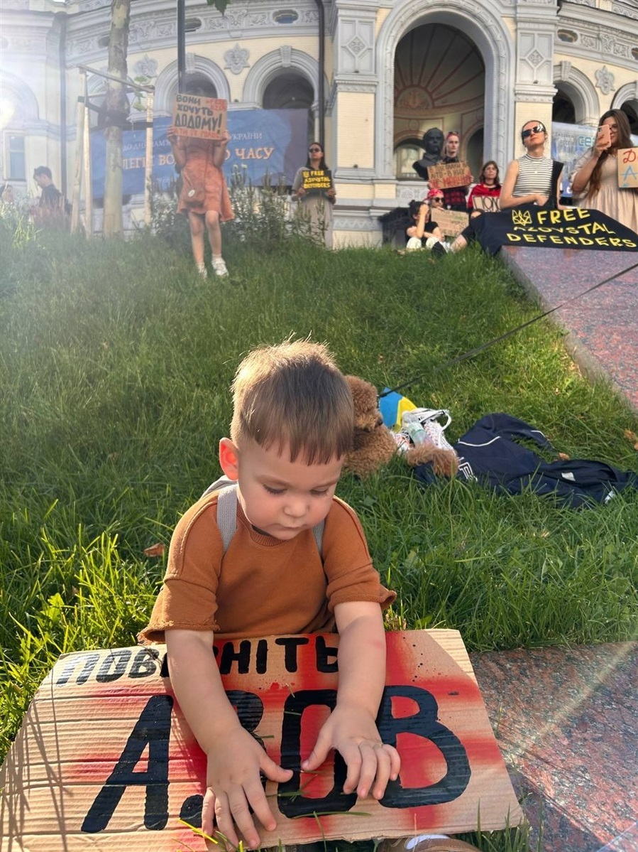Матвій чекає татка з полону