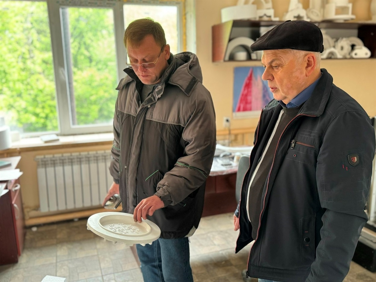 Олексій Дух (справа) на виробництві
