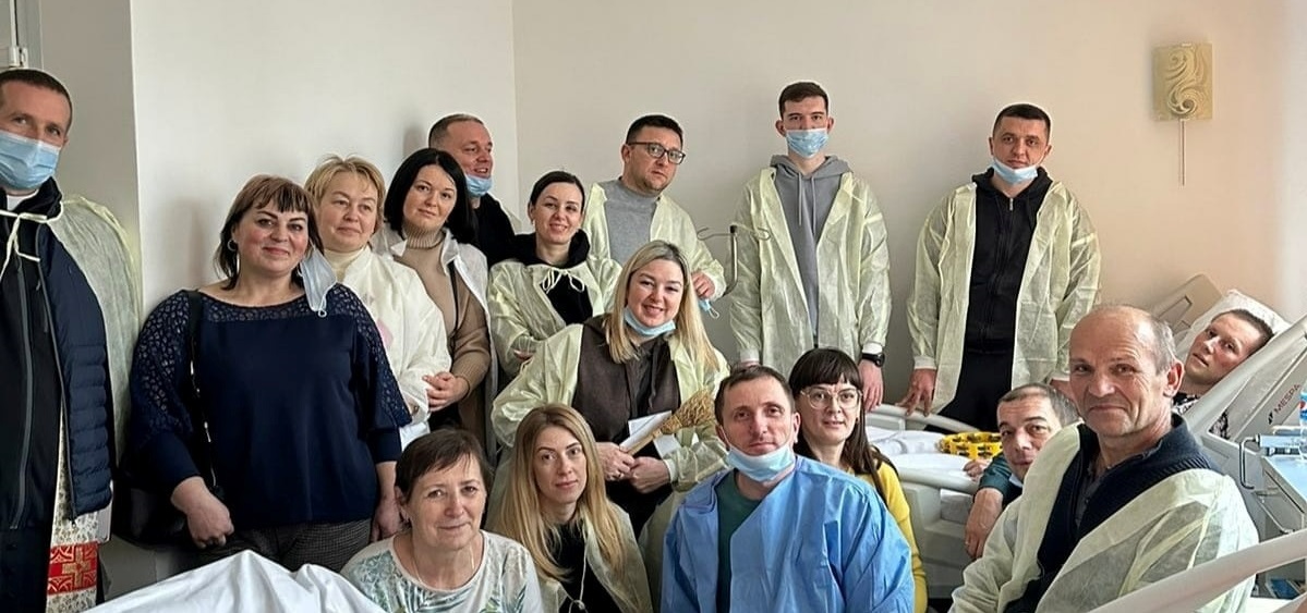 До В'ячеслава приїхав колектив хору, учасником якого він був до війни.