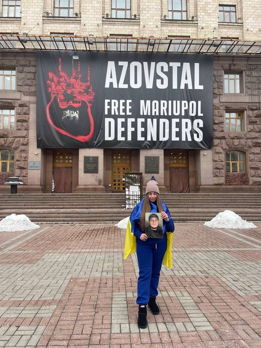 Ірина чекає на обмін, щоб побачити у списках звільнених з полону прізвище свого чоловіка 
