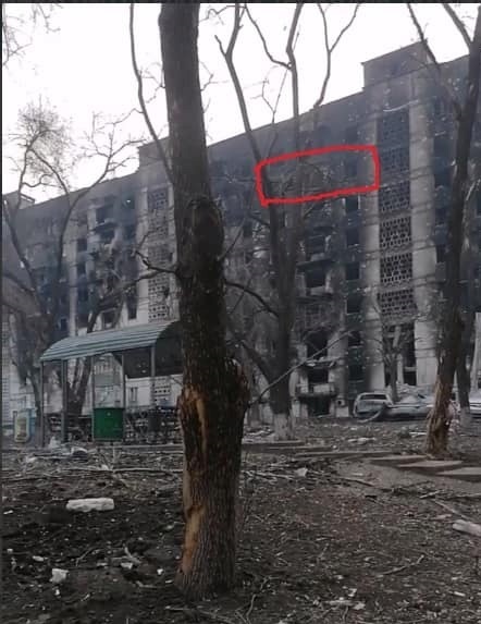 Будинок після пожежі і влучань. Звідти жінка дивом врятувалася