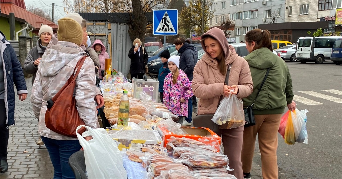 В Барі відбувся благодійний ярмарок на підтримку ЗСУ: фоторепортаж