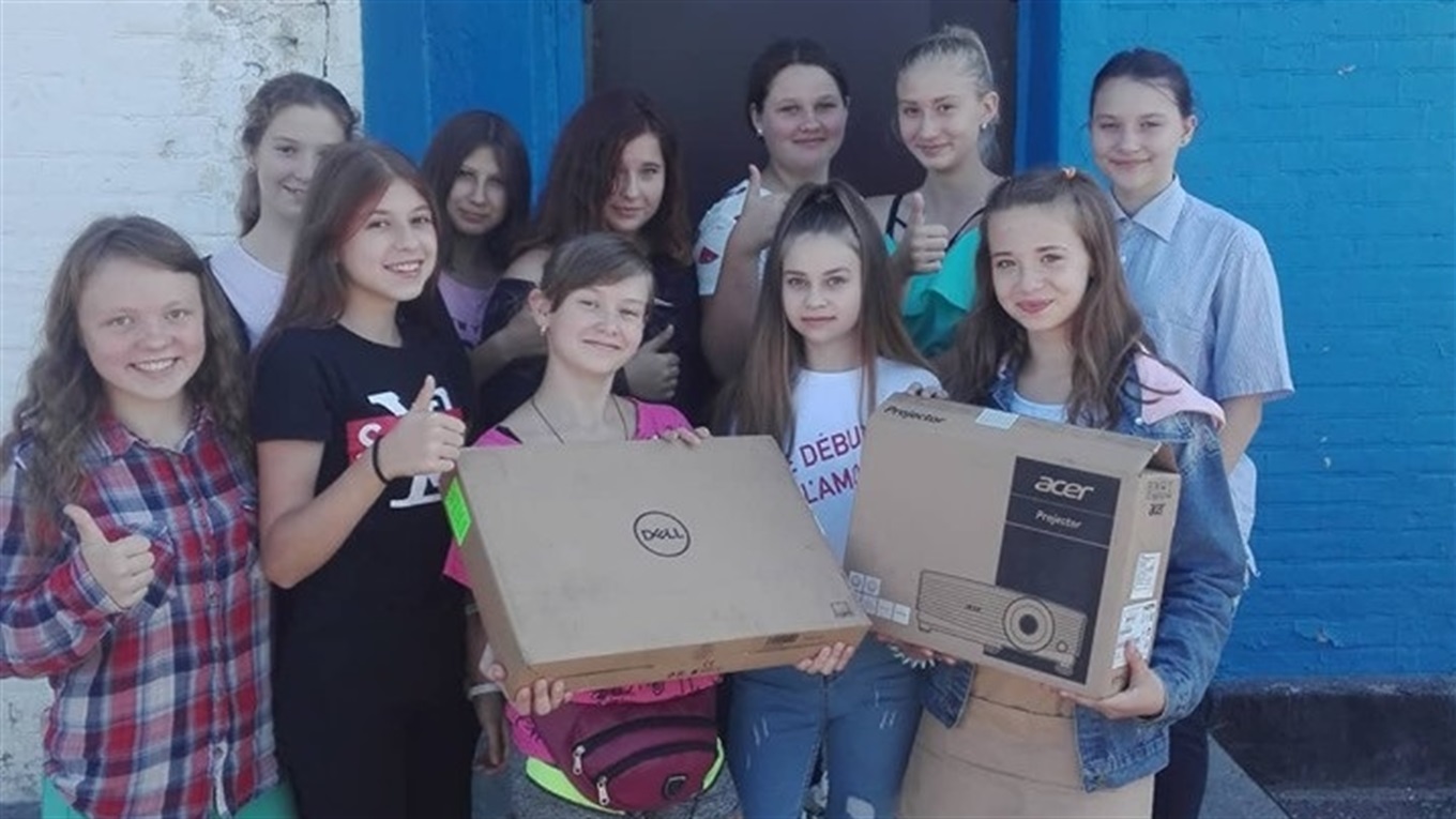 Попаснянська школа вкотре отримала подарунки від благодійного фонду Сергія Жадана