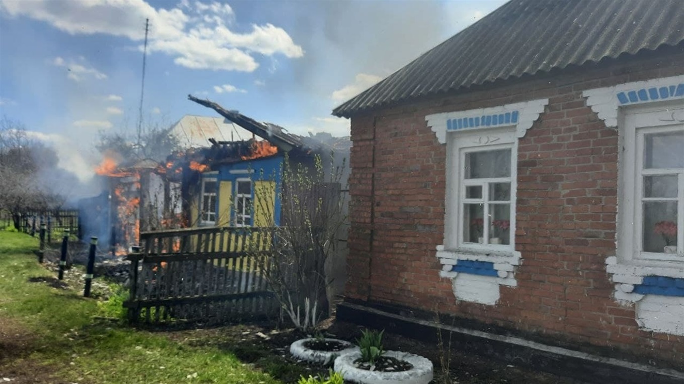 Пожежу в Кальченках вдалося повністю загасити за чотири з половиною години