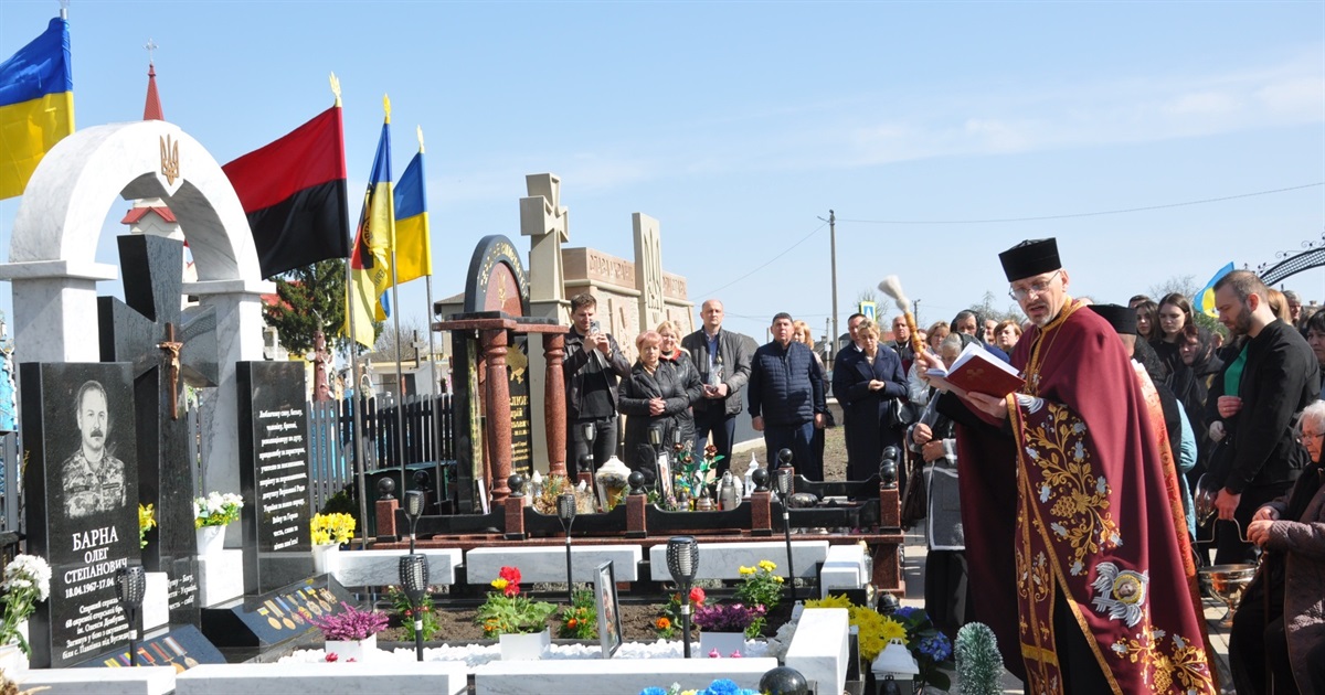 «Душу – Богу, життя – Україні, честь – собі!» У Білобожниці освятили пам’ятник воїну Барні Олегу