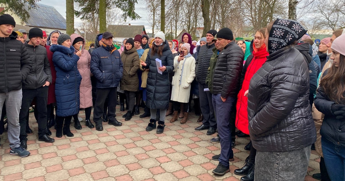 У селах на Сарненщині протестують проти дистанційного навчання та відсторонення вчителів