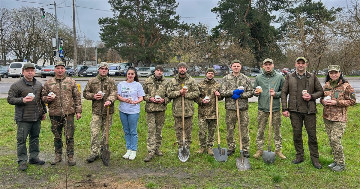 Військові та лісівники з Сарн долучилися до проєкту з озеленення планети