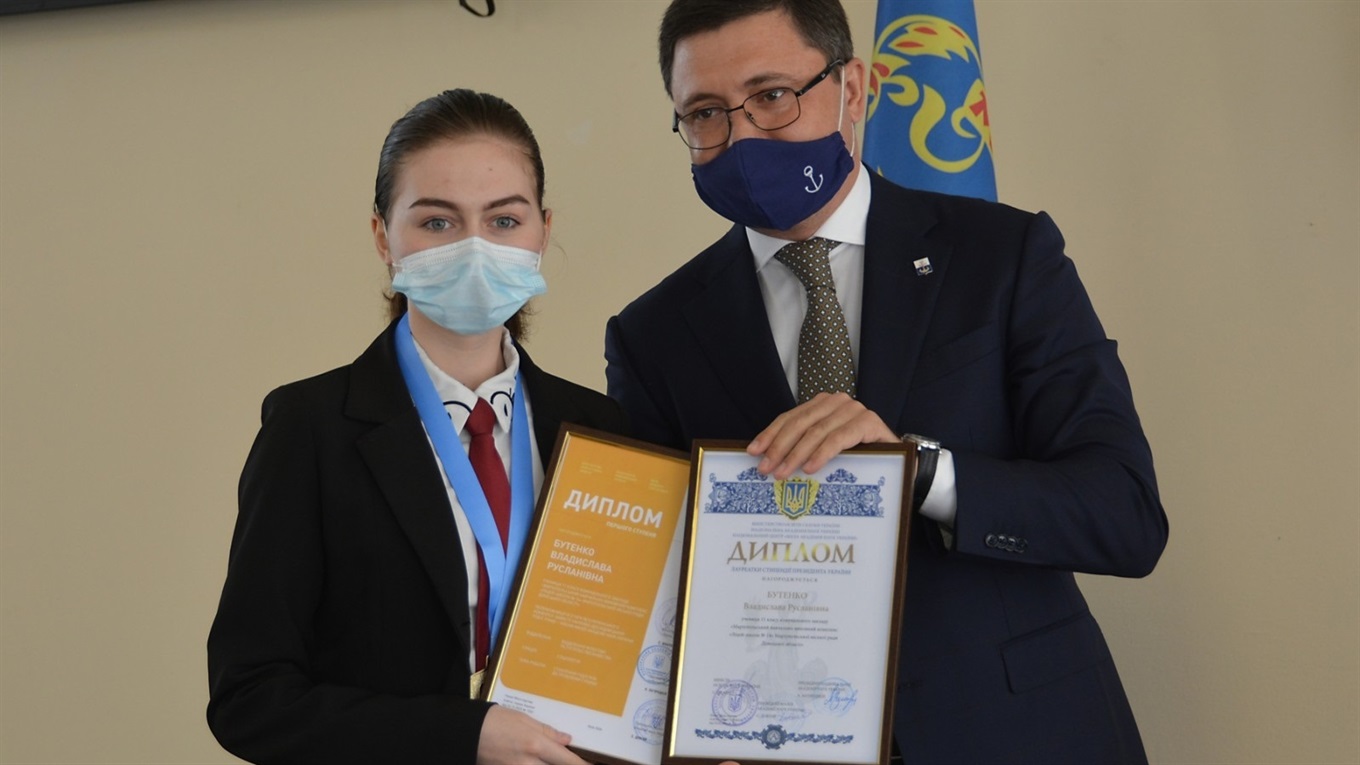 Школярка з Маріуполя досліджувала дитячий суїцид. Тепер її відзначили стипендією від Зеленського