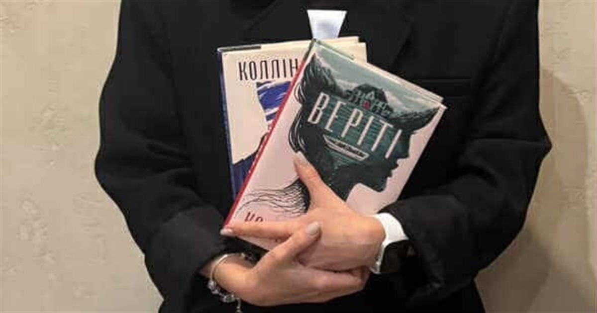 «Читай за донат»: старокостянтинівчанка створила благодійну бібліотеку, щоб допомагати військовим