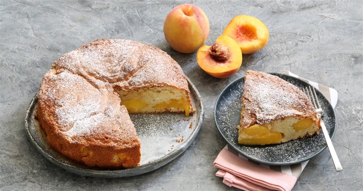 Рецепт дня: шарлотка з персиками