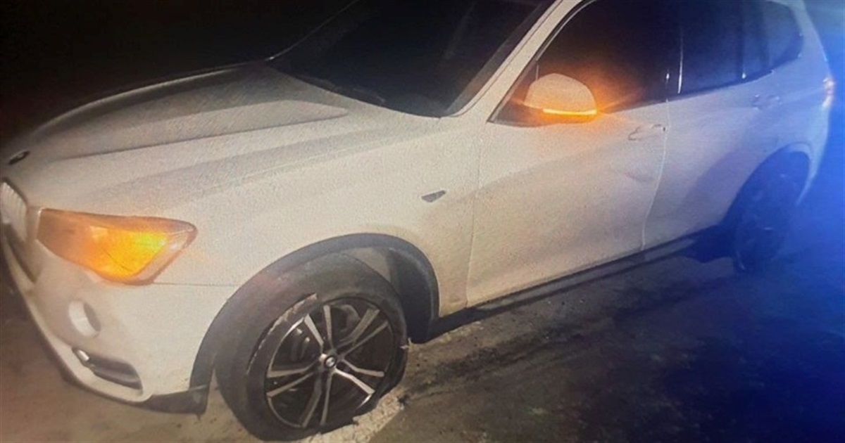 Водій BMW в’їхав у яму та пошкодив два колеса на Переяславщині: хроніка поліції