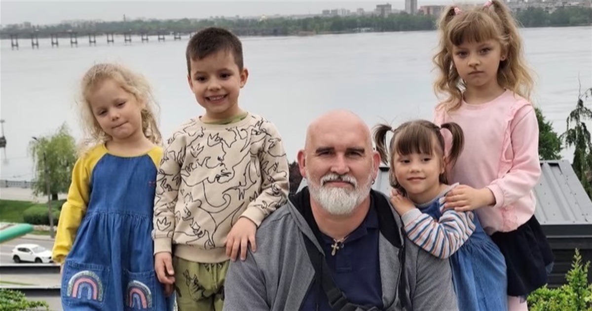 Після загибелі сина втілили його мрію. Родина Карпцових зі Сватового всиновила чотирьох дітей