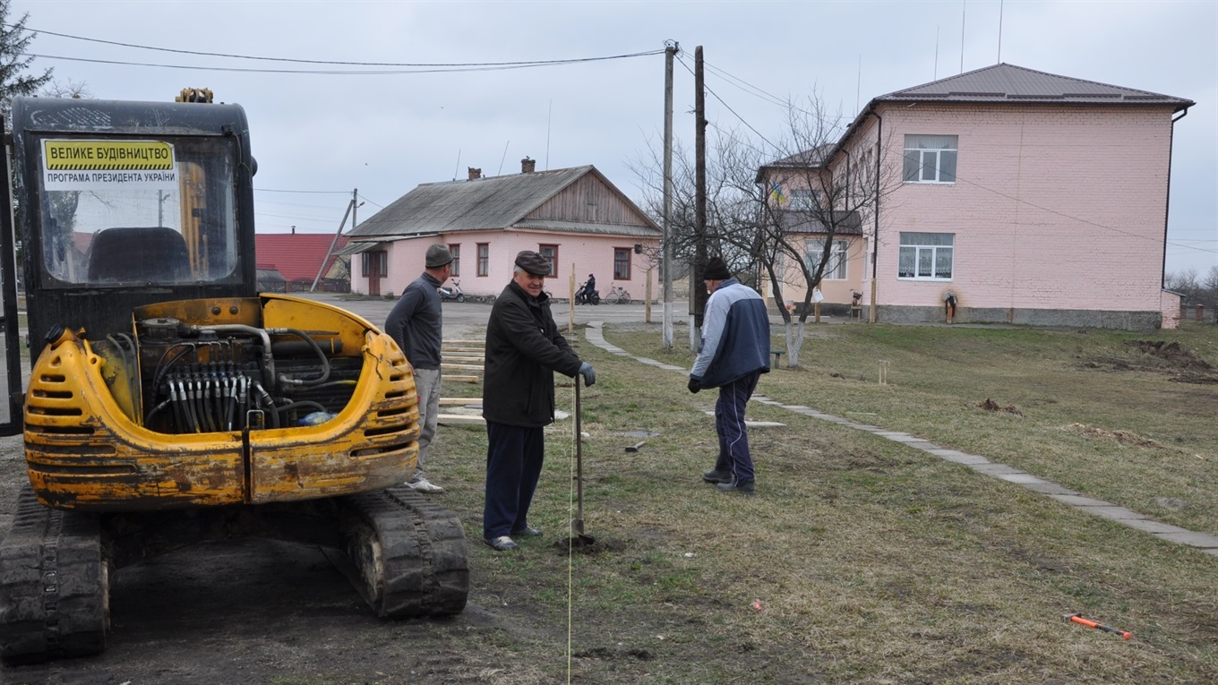 Школу у Вирах почали будувати за кошти громади