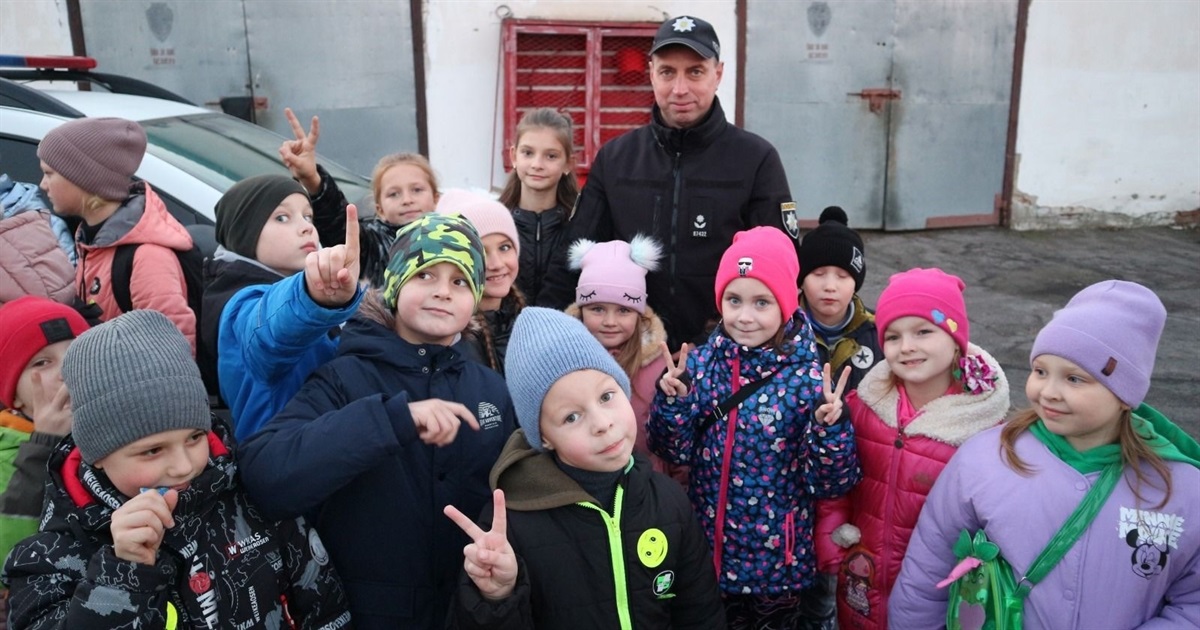 Поліцейські Корюківського району вчили дітей, як поводитися на дорогах