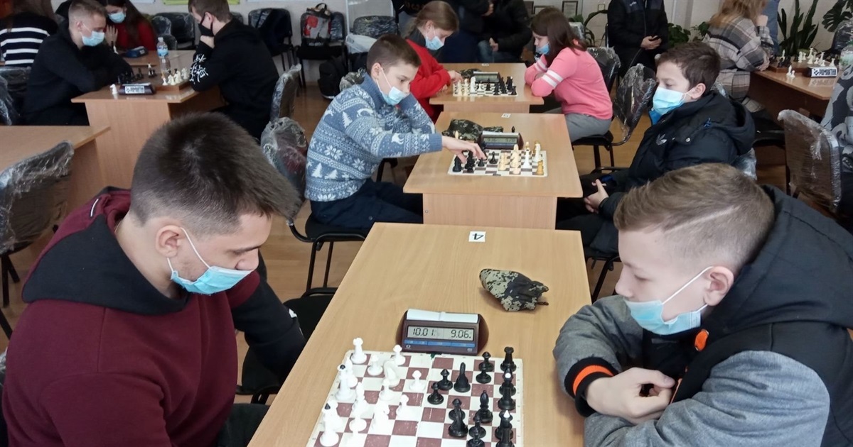Учні школи №4 зі Жмеринки представлятимуть Вінницьку область на гімназіаді з шахів у столиці України
