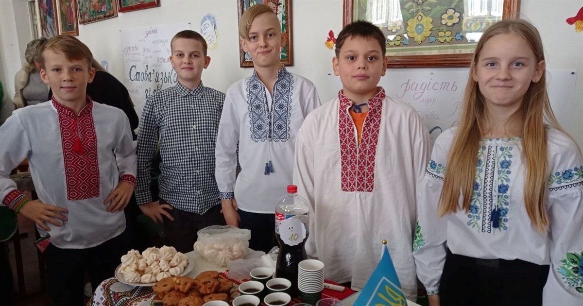 Благодійний ярмарок на підтримку ЗСУ: жителі Стовп'яг зібрали майже 18 000 гривень ФОТО