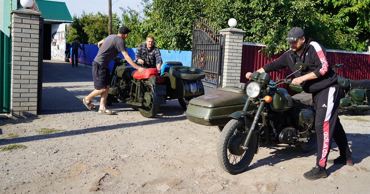 Городоцькі волонтери відправили військовим п’ять мотоциклів. Їх ремонтували два місяці