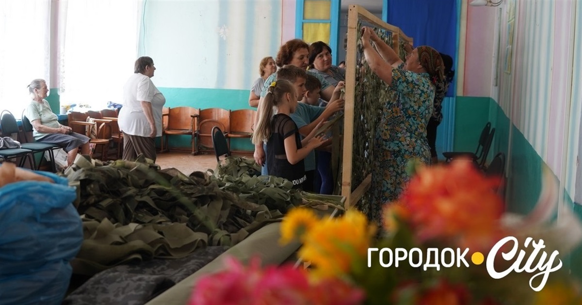 Понад 70 сіток для фронту. Як волонтерки з Великої Левади допомагають захисникам