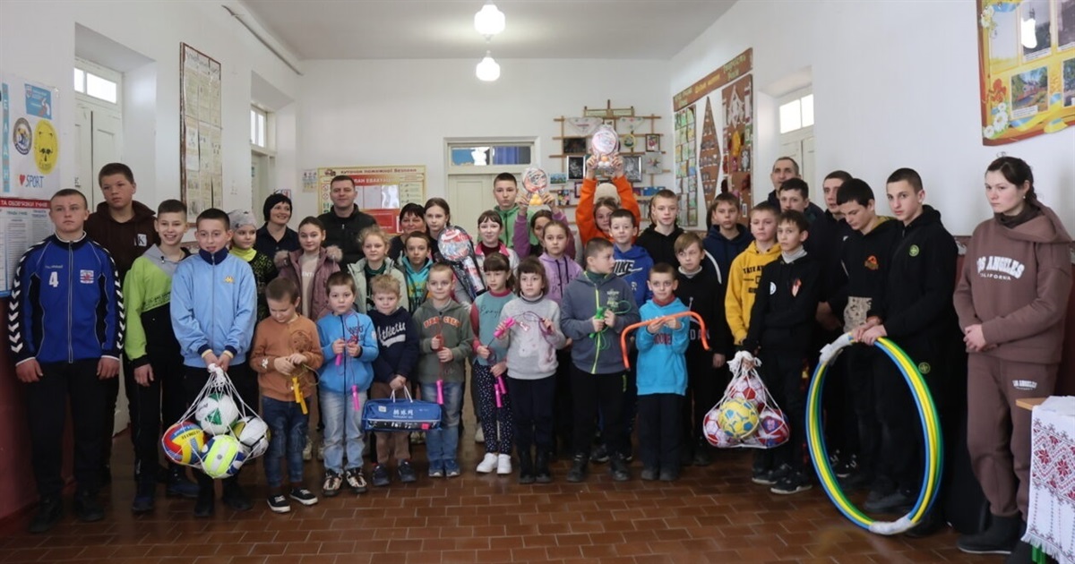 Дві школи нашого району отримали спортінвентар від БФ Миколи Філонова: як взяти участь в акції
