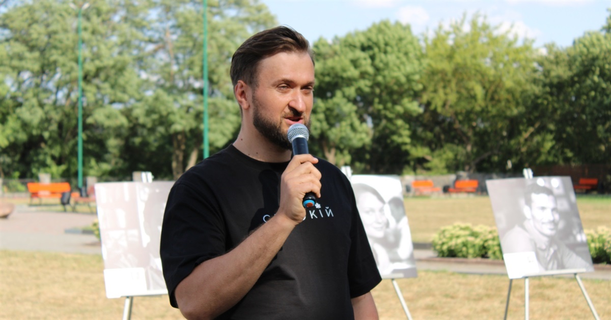 Живі "Розстріляні": виставку створених штучним інтелектом портретів презентував Мартин Якуб