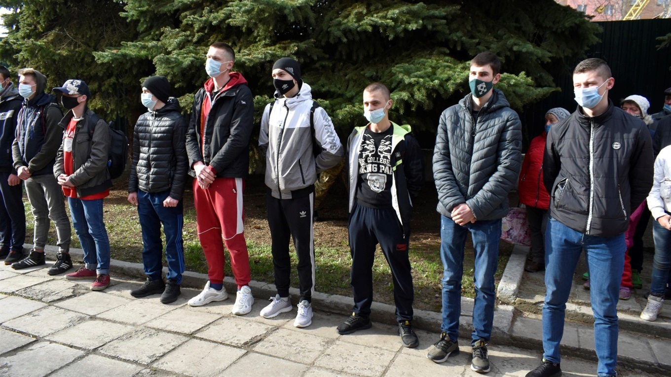Весняний призов: перші 18 юнаків відправились на строкову службу