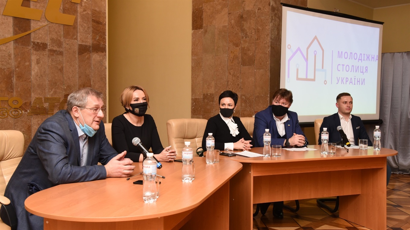 У Вараші говорили про розвиток молоді, пластовий табір і створення молодіжного громадського простору