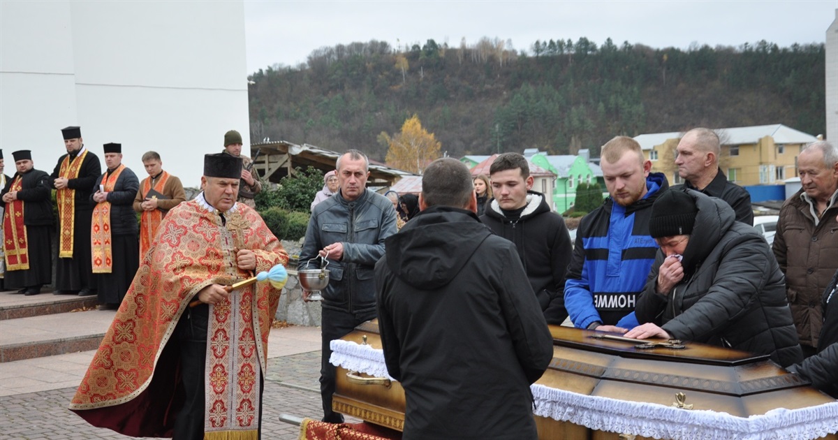 Загиблий Герой Бабкін Дмитро повернувся до рідного Звиняча через півтора року, «на щиті»